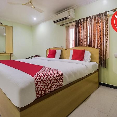 Oyo 70841 Hotel Anjali Residency Velur Exterior photo