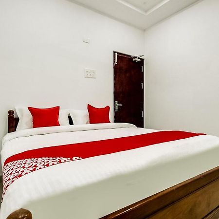 Oyo 70841 Hotel Anjali Residency Velur Exterior photo