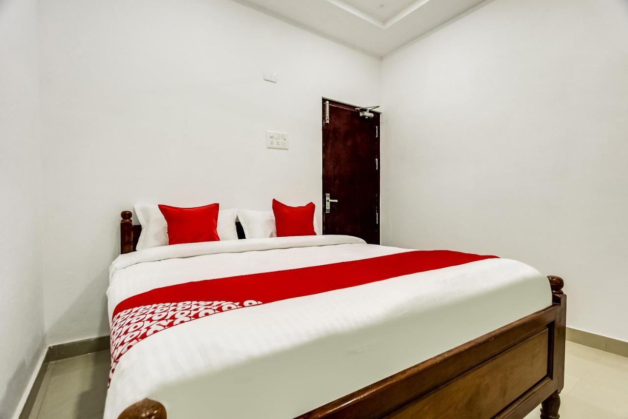 Oyo 70841 Hotel Anjali Residency Velur Exterior photo