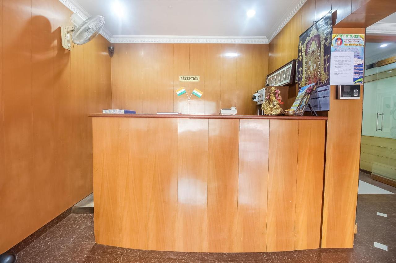 Oyo 70841 Hotel Anjali Residency Velur Exterior photo