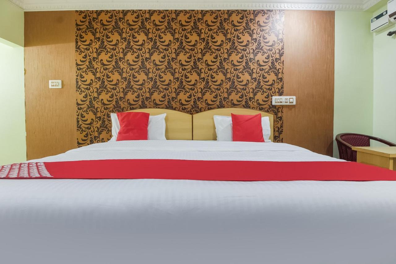Oyo 70841 Hotel Anjali Residency Velur Exterior photo