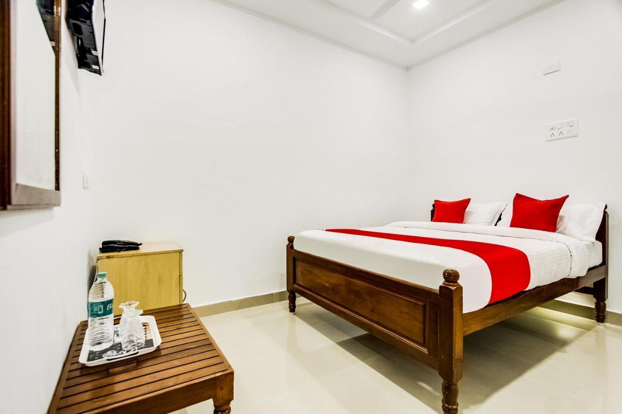 Oyo 70841 Hotel Anjali Residency Velur Exterior photo