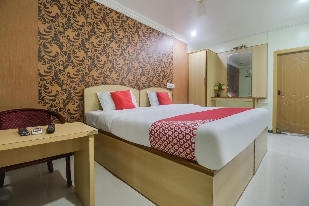 Oyo 70841 Hotel Anjali Residency Velur Exterior photo