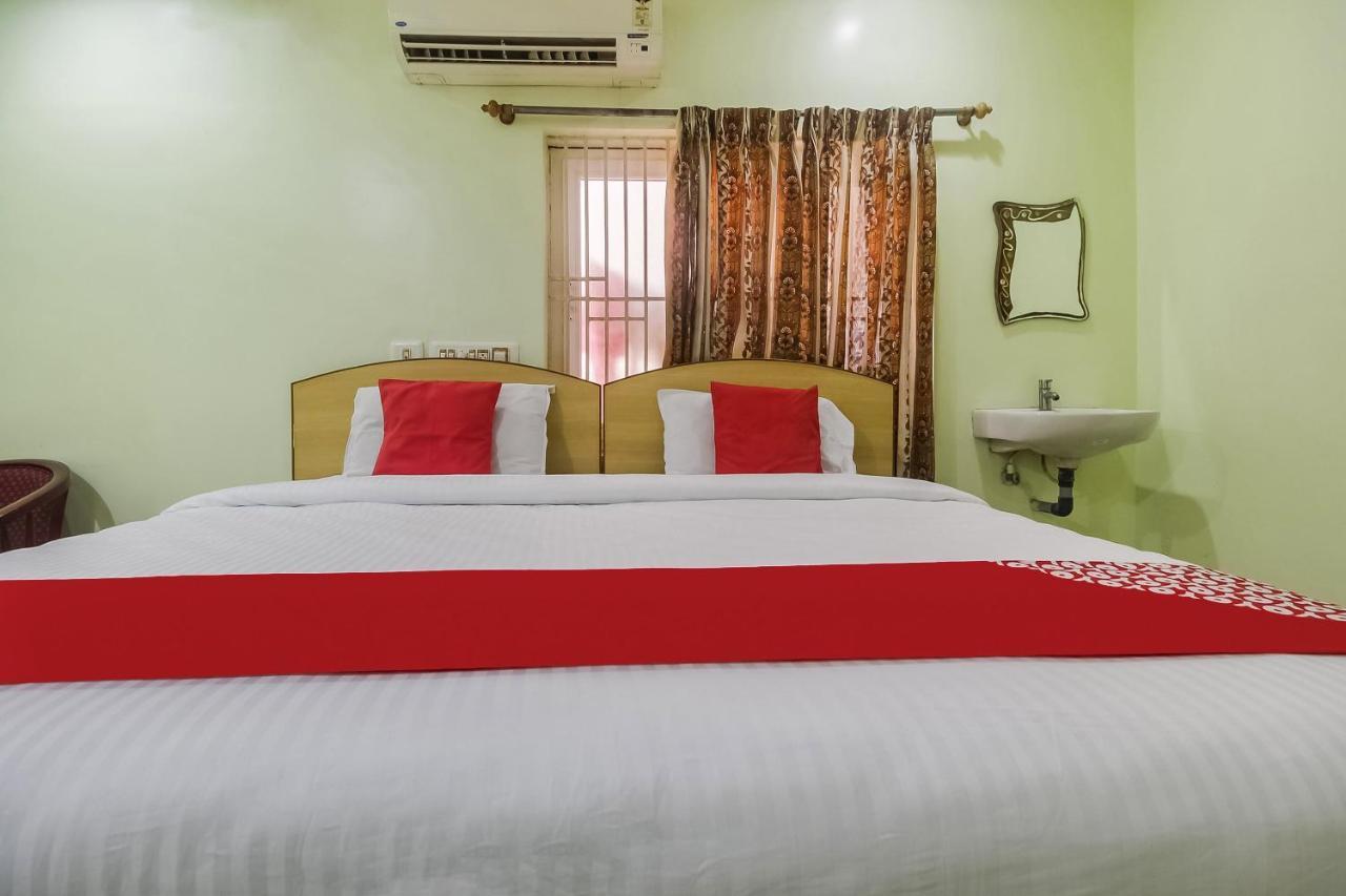 Oyo 70841 Hotel Anjali Residency Velur Exterior photo
