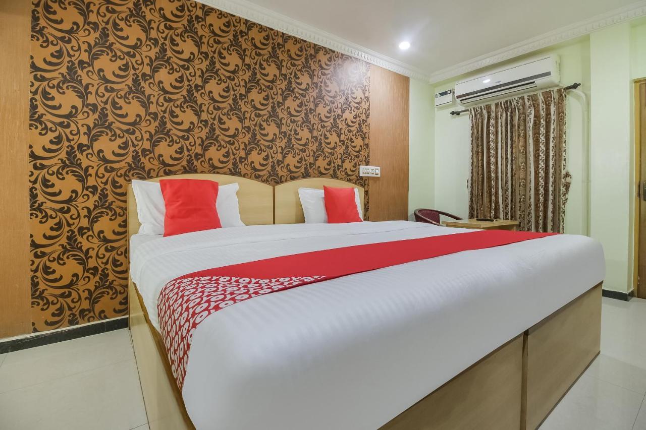 Oyo 70841 Hotel Anjali Residency Velur Exterior photo