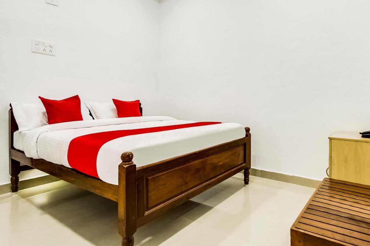 Oyo 70841 Hotel Anjali Residency Velur Exterior photo