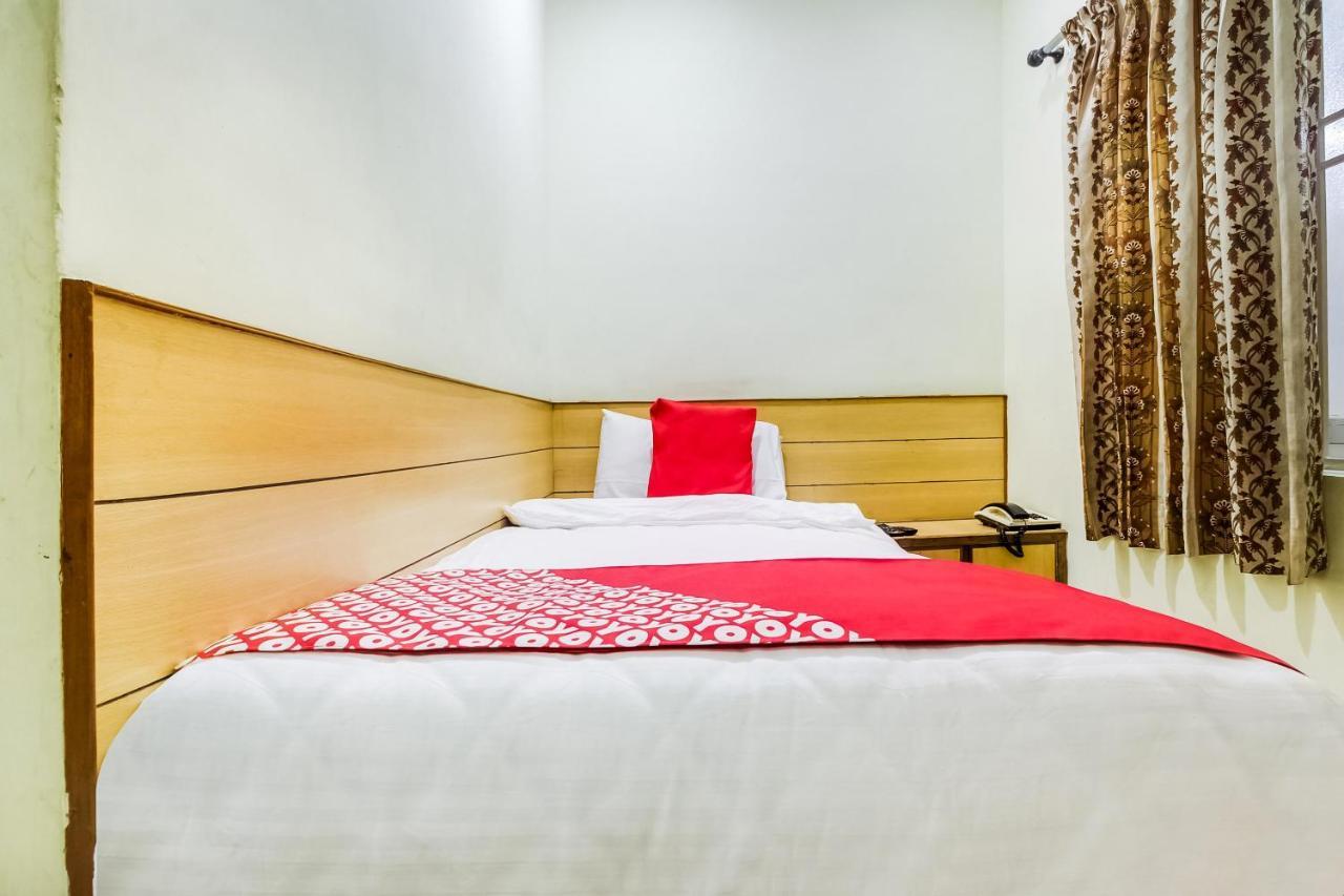 Oyo 70841 Hotel Anjali Residency Velur Exterior photo