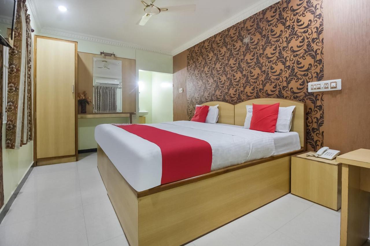 Oyo 70841 Hotel Anjali Residency Velur Exterior photo