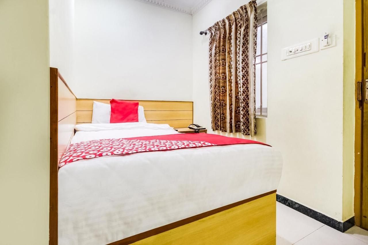 Oyo 70841 Hotel Anjali Residency Velur Exterior photo
